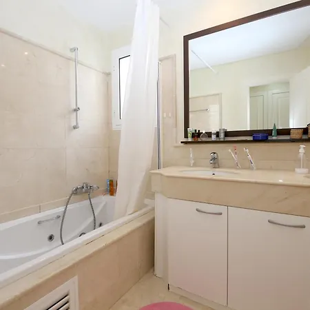 Apartamento San Pedro Beachside Abril *