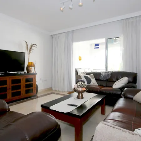 San Pedro Beachside Abril Apartmán *