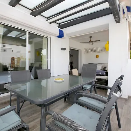 San Pedro Beachside Abril Апартаменты *