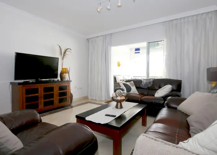 San Pedro Beachside Abril Апартаменты *